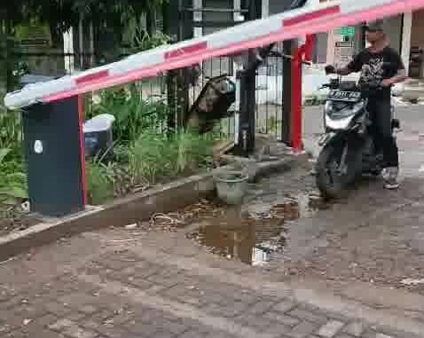 palang parkir perumahan jantipark 21