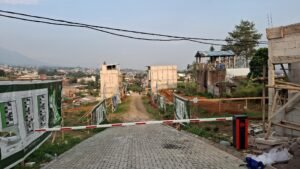 palang parkir perumahan bandung Villa tropis dago