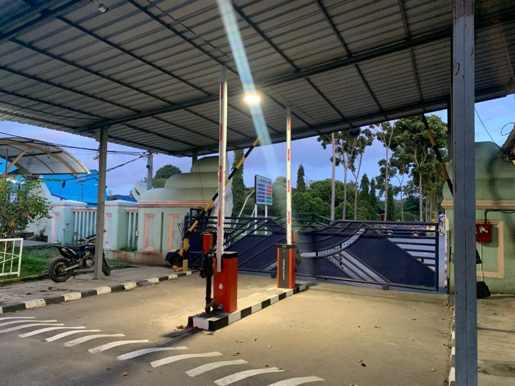 Pemasangan-Palang-Parkir-Otomatis-MSM-Parking-3-1024x768 KBK dan Krakatau Information Perkuat Sistem Akses Kawasan Industri dengan Palang Parkir Otomatis M-Gate dari MSM Parking