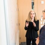 7 cara memikat hati atasan dengan anggun dan profesional