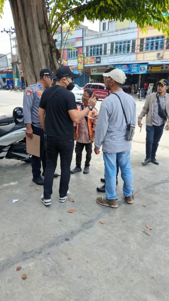 Giat-Dishub-Karimun-dan-PT-MSM-Tiga-Matra-Satria-Sosialisasi-dan-Penertiban-Parkir-OnStreet-Demi-Kenyamanan-Warga-1-576x1024 Giat Dishub Karimun dan PT MSM Tiga Matra Satria: Sosialisasi dan Penertiban Parkir On-Street Demi Kenyamanan Warga