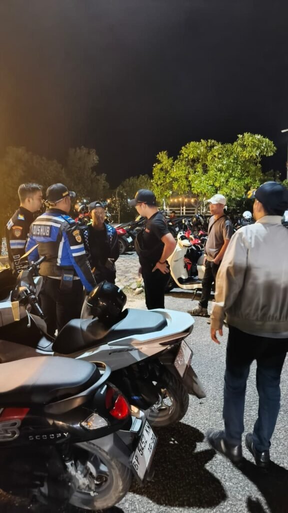 Giat-Dishub-Karimun-dan-PT-MSM-Tiga-Matra-Satria-Sosialisasi-dan-Penertiban-Parkir-OnStreet-Demi-Kenyamanan-Warga-2-576x1024 Giat Dishub Karimun dan PT MSM Tiga Matra Satria: Sosialisasi dan Penertiban Parkir On-Street Demi Kenyamanan Warga