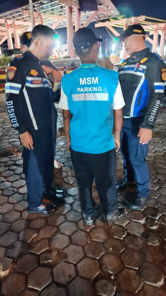 Giat-Dishub-Karimun-dan-PT-MSM-Tiga-Matra-Satria-Sosialisasi-dan-Penertiban-Parkir-OnStreet-Demi-Kenyamanan-Warga-3-576x1024 Giat Dishub Karimun dan PT MSM Tiga Matra Satria: Sosialisasi dan Penertiban Parkir On-Street Demi Kenyamanan Warga