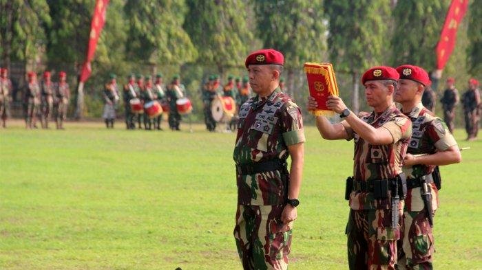 Kolonel Irfan Amir mengucapkan sumpah jabatan 23343.jpg