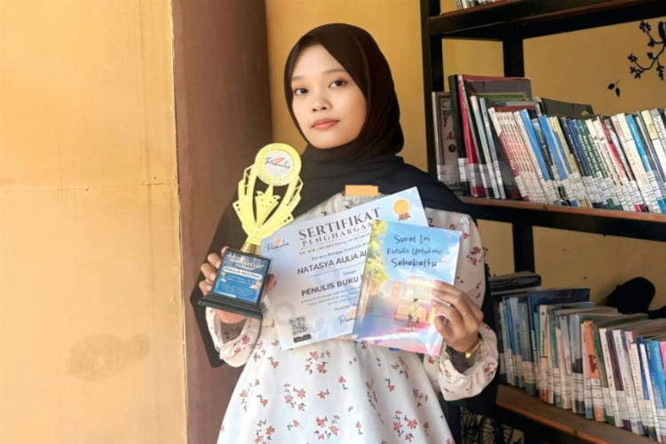 Menapaki_Jalan_Dakwah_dan_Literasi_Kisah_Inspiratif_Natasya_Aulia_Al_Haris_Mahasiswi_UIN_Saizu_Purwokerto.jpeg