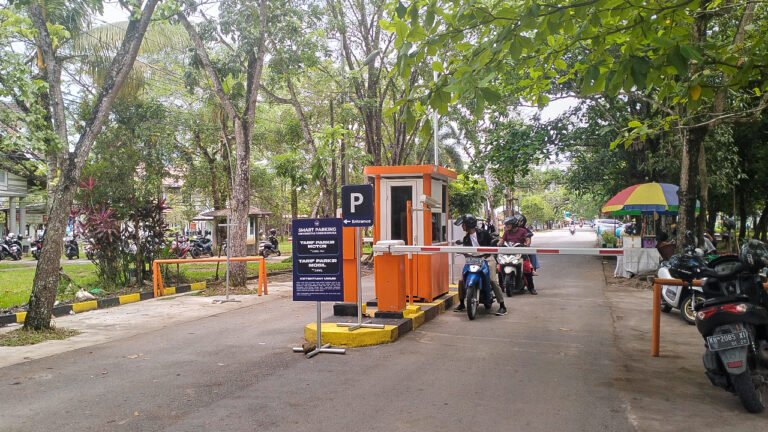 Palang Parkir UNTAN