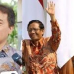 Roy Suryo Mahfud MD saat bersama Presiden ke 7 RI Joko Widodo Jokowi.jpg