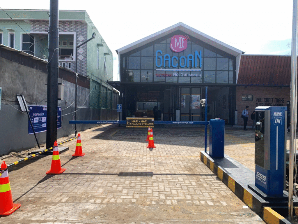 image-3-1024x768 Juru Parkir dan Warga Tolak Palang Parkir Otomatis di Gacoan Makassar: Soroti Minimnya Transparansi