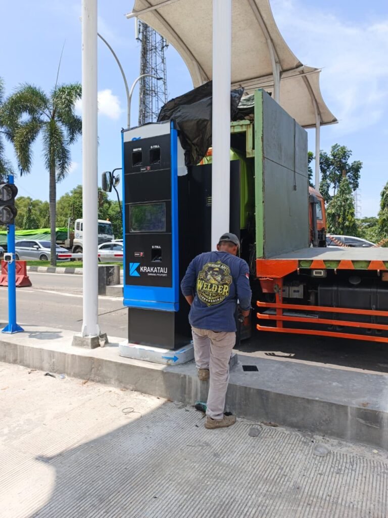 palang-parkir-non-tunai-768x1024 Mulai Februari, Sistem Palang Parkir UltraGuard dan Pembayaran Non Tunai Diterapkan di Pelabuhan Gilimanuk