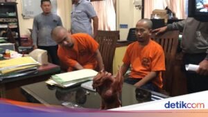 billy menuduk dan satim duo penyiram air keras ke mahasiswi apmd jogja nh 169.jpeg