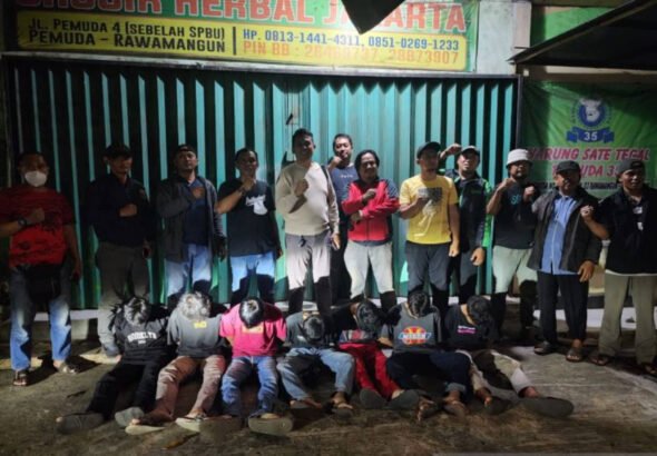 polsek pulogadung menangkap pelaku penganiayaan terhadap rem yghj.jpg