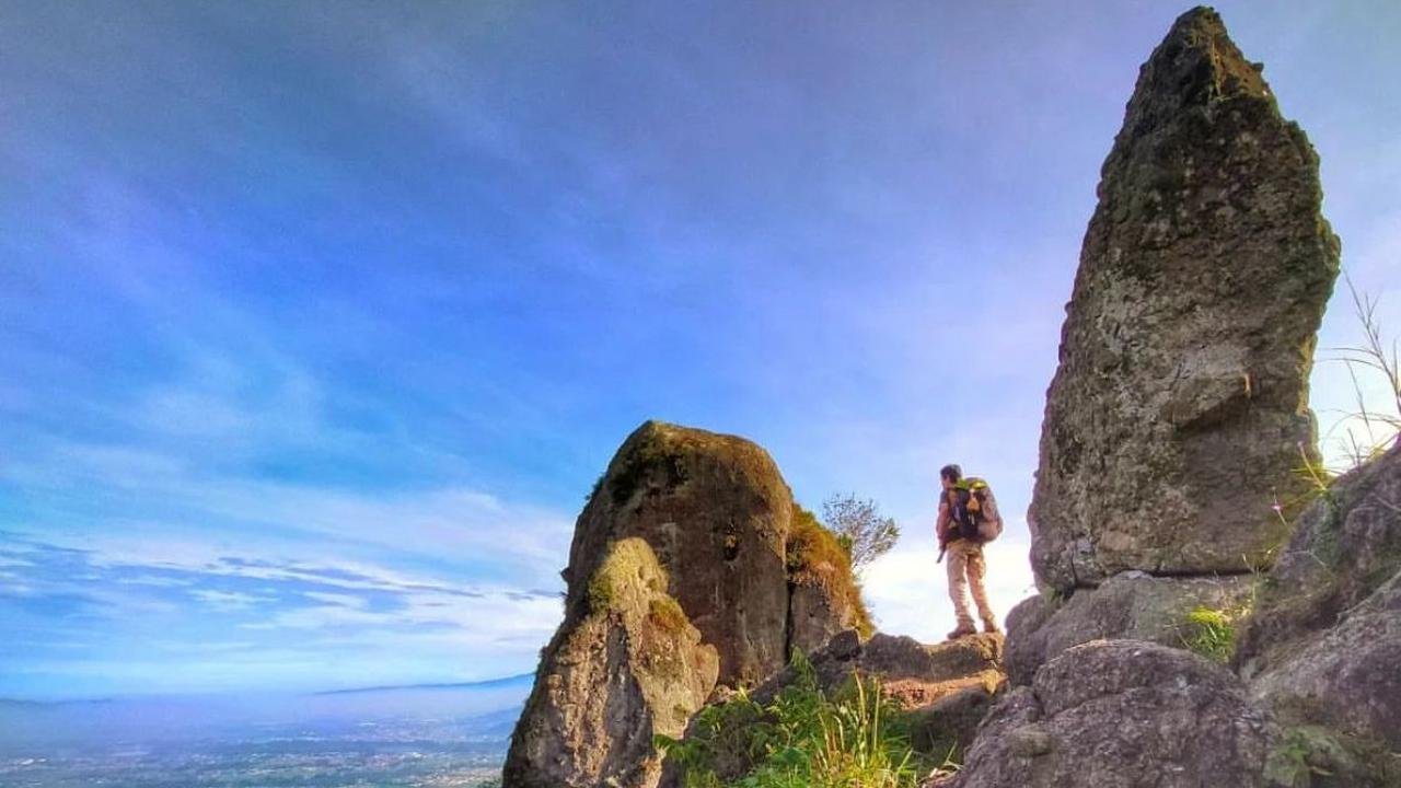 Gunung Buleud Bandung, Jejak Ilmuwan dan Pesona Alam di Perbatasan Kabupaten