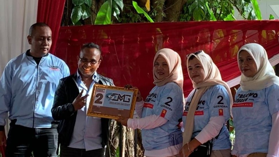 Mahasiswa Temui Gibran, Emak-emak Pendukung MBG Dapat Uang