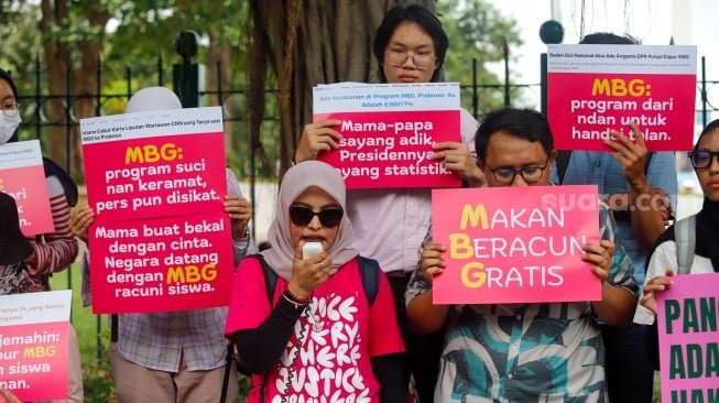 Emak-emak Demo Dukung MBG, Dapat Uang dan Hadiah Gratis