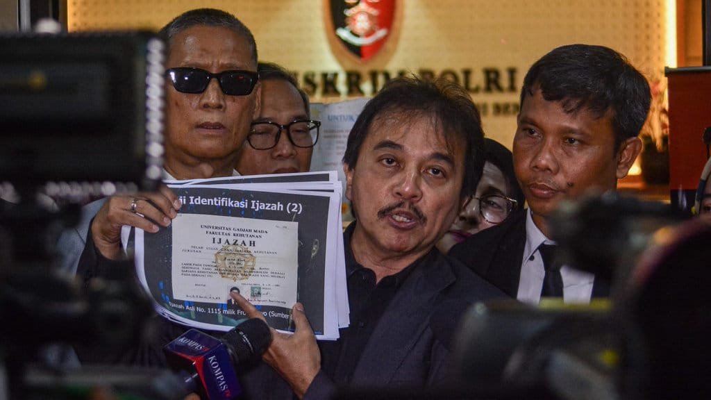 Roy Suryo ditangkap terkait kasus ijazah Jokowi, pengacara sebut ada intervensi politik