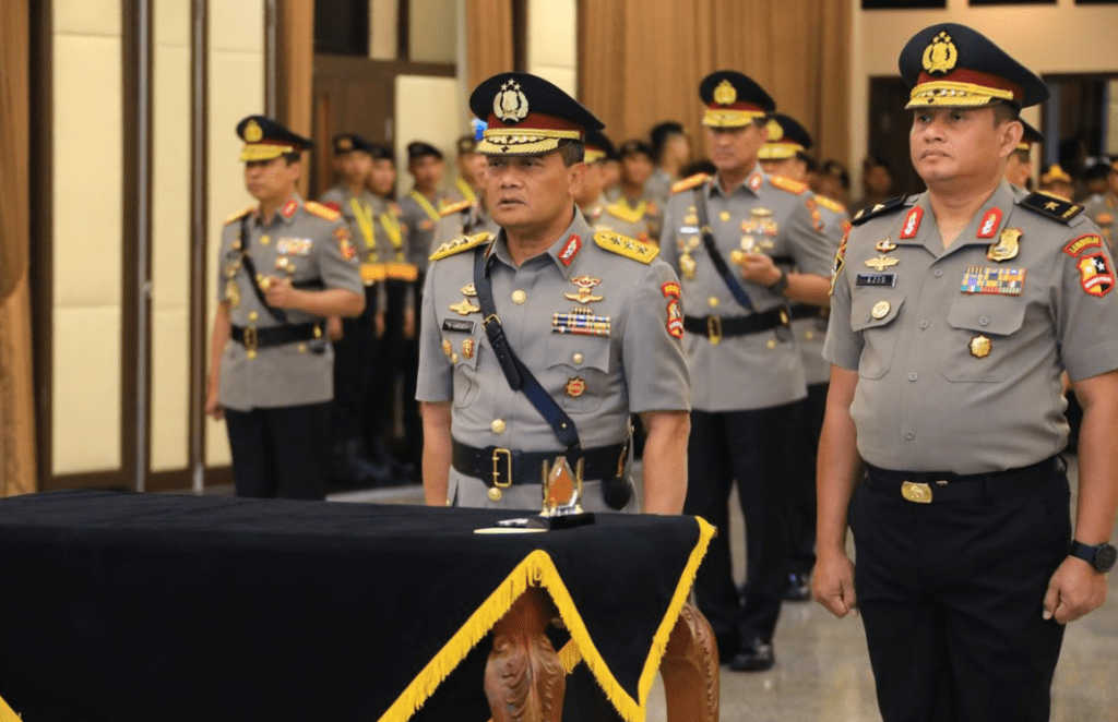 Ipda Heru: Polisi, Imam, Khatib, Guru, dan Saudara