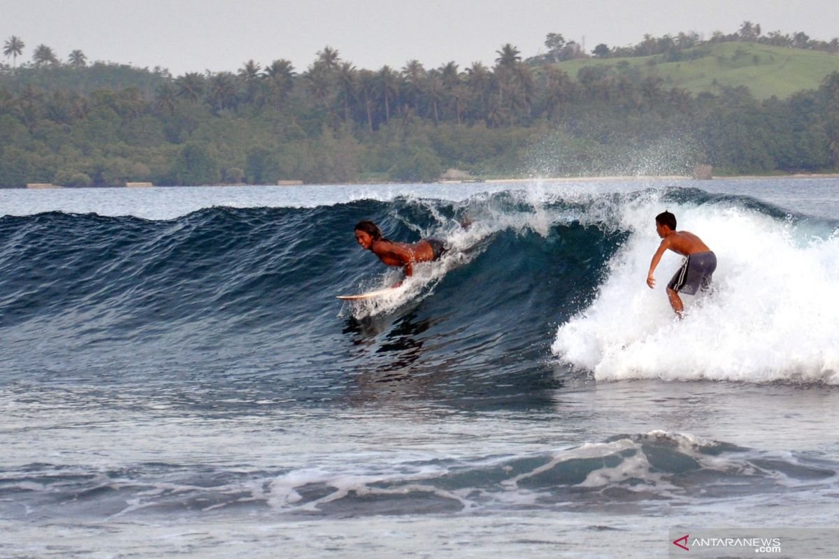 Keajaiban Kepulauan Nias: Selancar di Sorake dan Jejak Sejarah Gunungsitoli