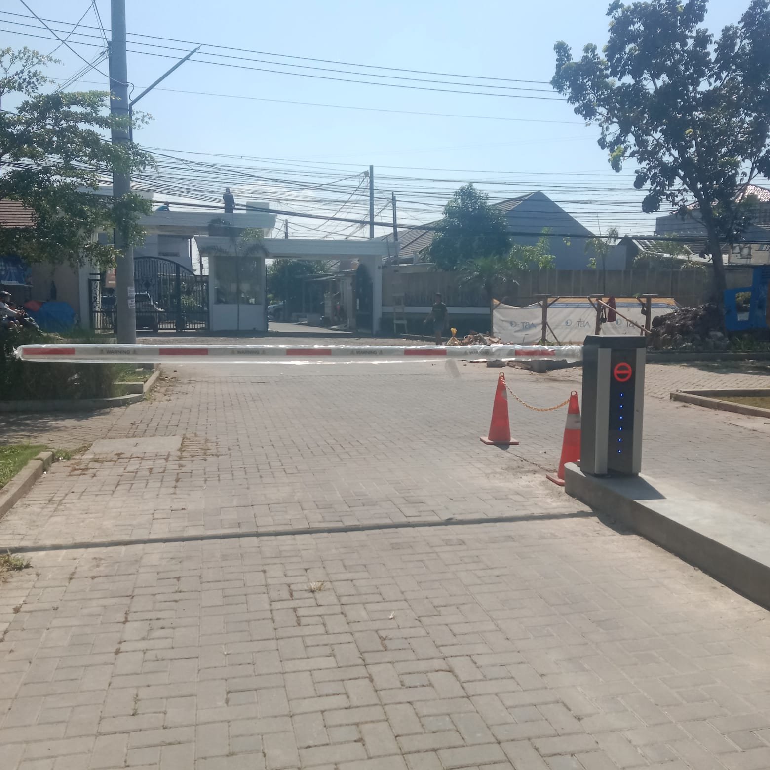 Pemasangan Palang Parkir RFID Stand Alone di BUMI KARA Residence, Langkah Nyata Menuju Perumahan Modern yang Lebih Aman