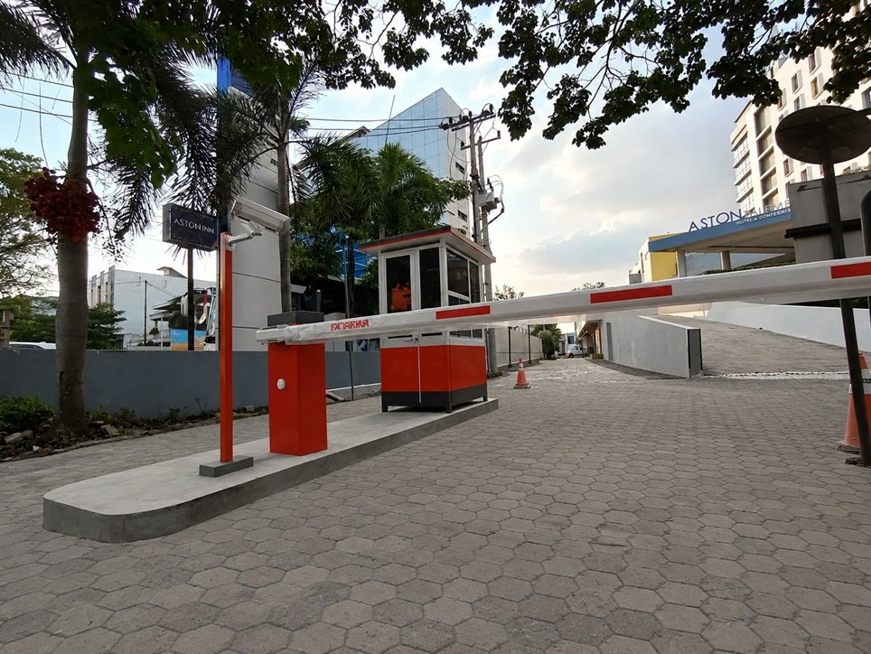 Palang parkir otomatis MSM Parking mendukung RFID, ANPR, QRIS, Face Recognition, dan sistem parkir manless untuk berbagai kebutuhan parkir modern.