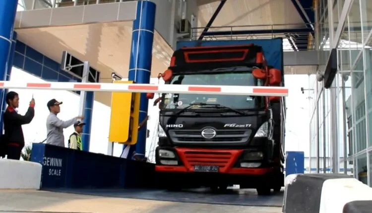 Palang Parkir Otomatis , Solusi Digitalisasi Parkir Non Tunai Berbasis RFID