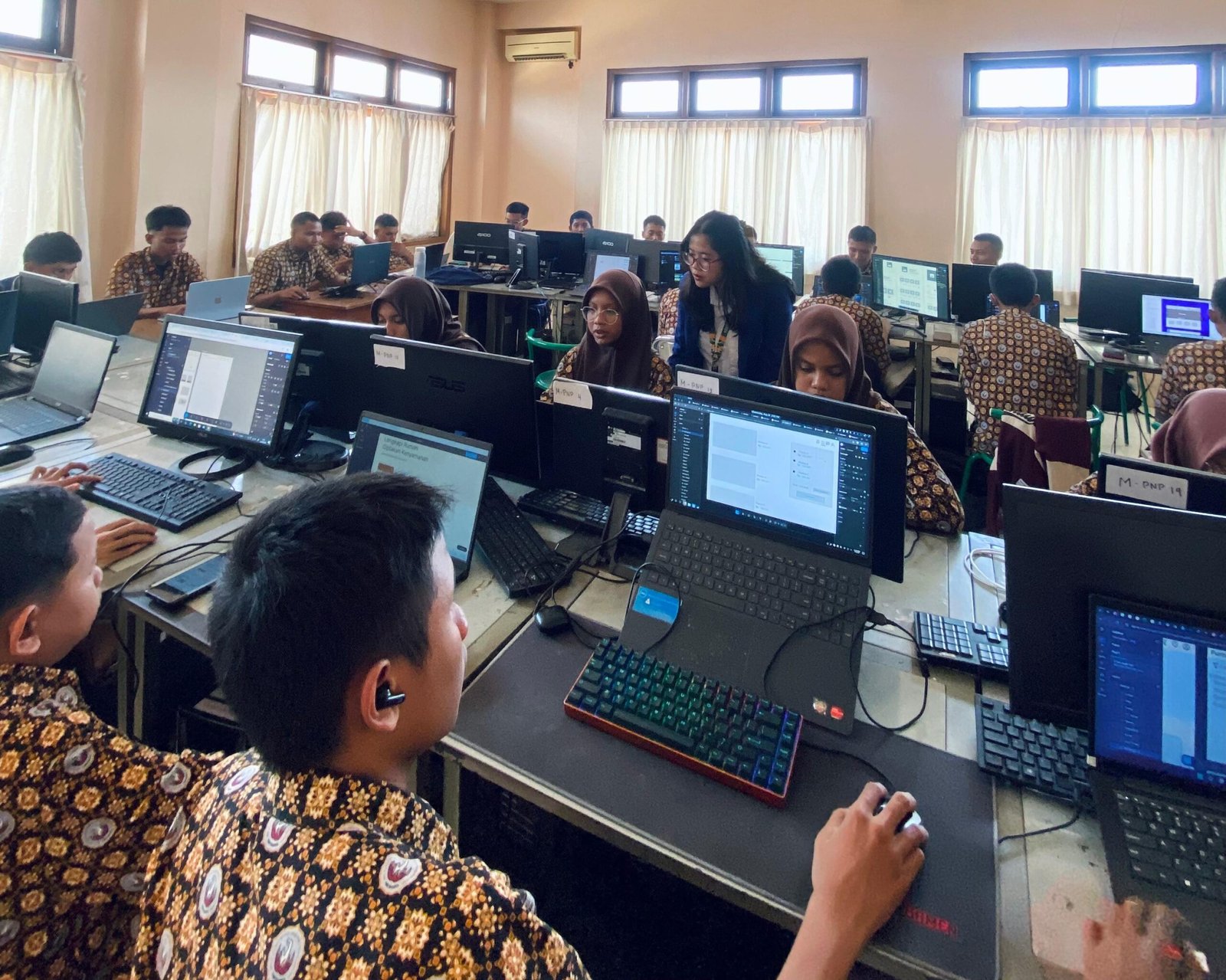 Identifikasi Hambatan Murid dalam Menyelesaikan Proyek UI/UX untuk Mendukung Pembelajaran Berkualitas di SMK Negeri 2 Depok